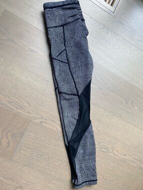 Lululemon Leggings with Mesh size 6